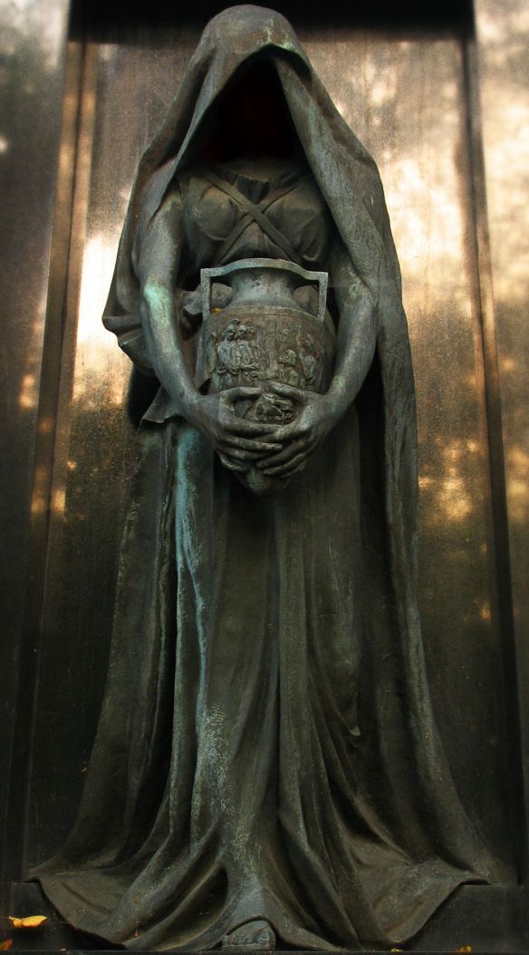 powazki-cemetry-warsaw-1562246