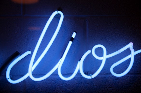 dios-in-neon-1184153