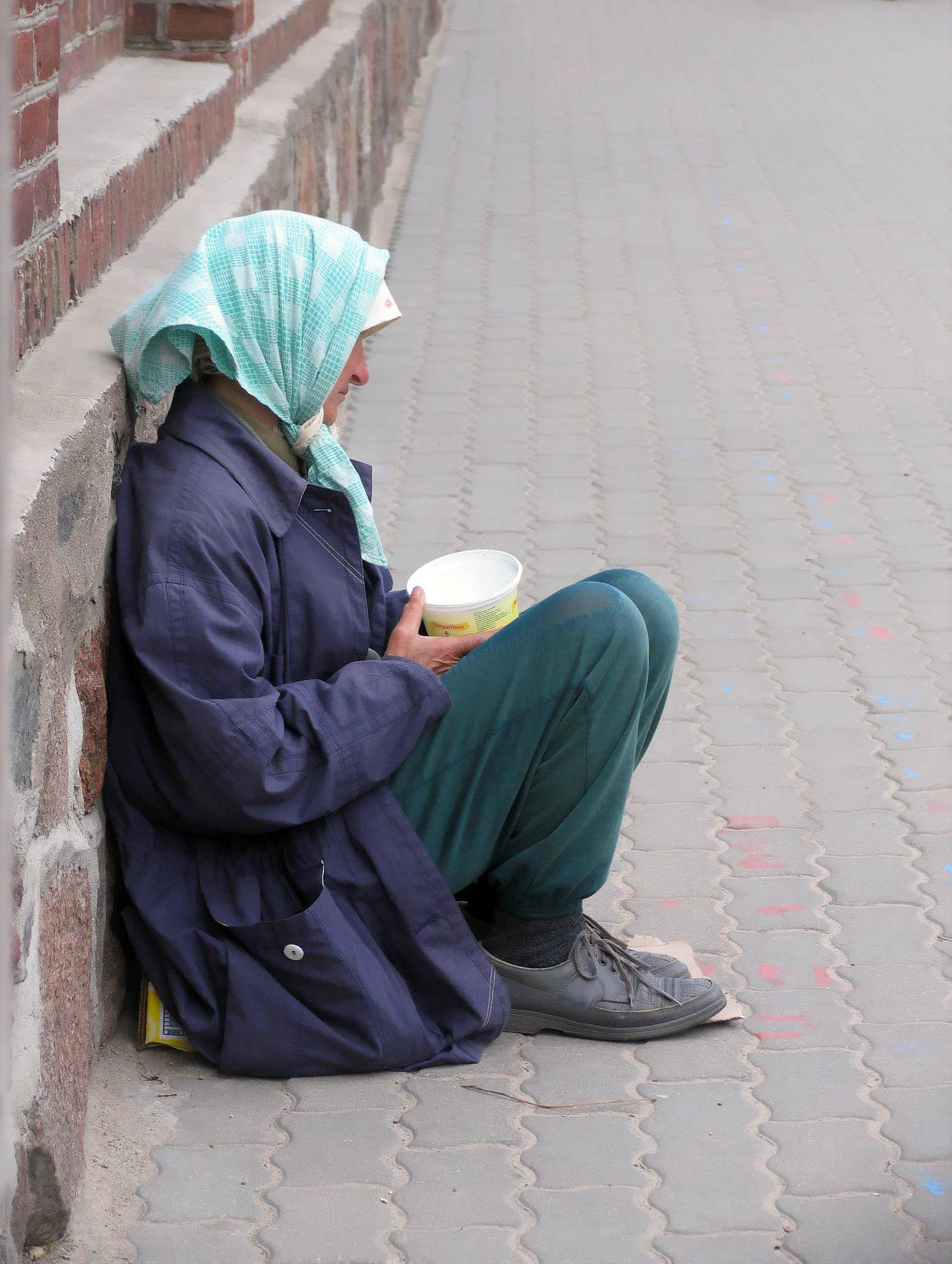 beggar-13155381