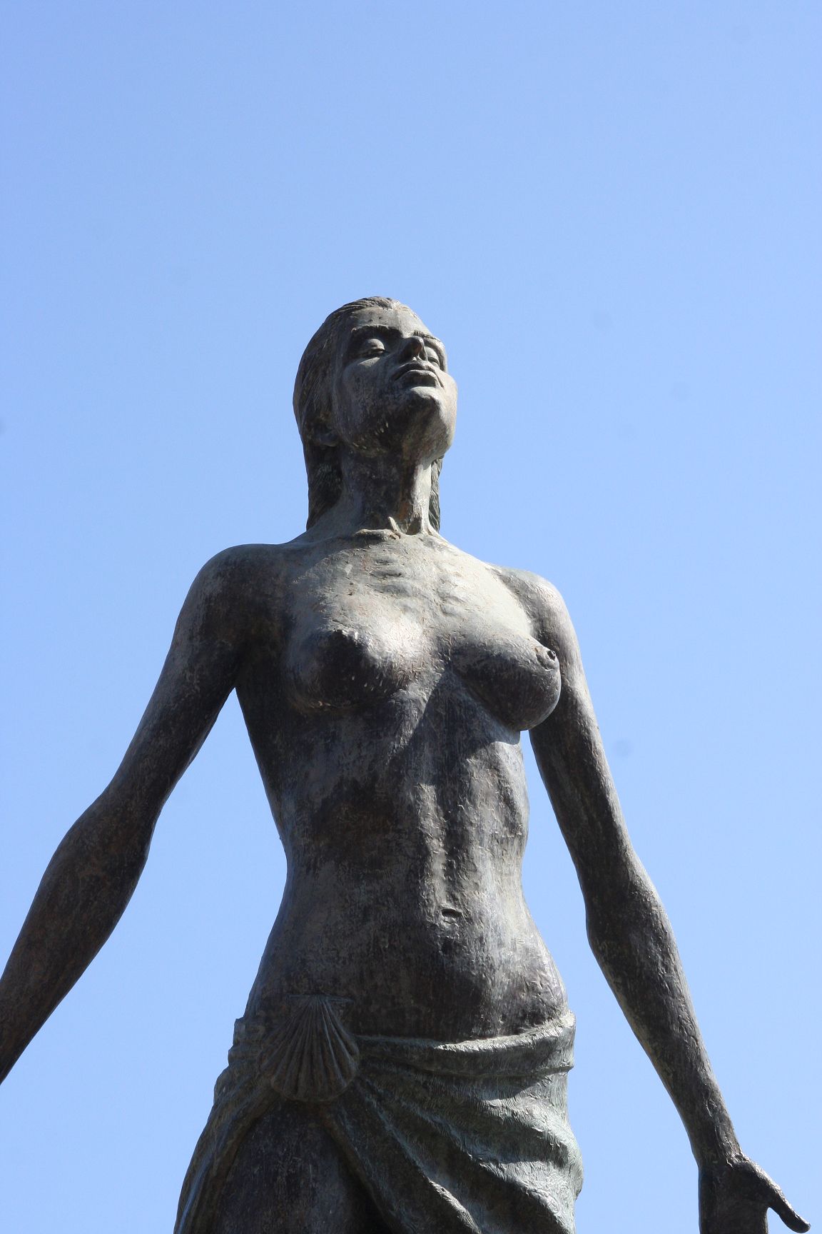 statue-of-a-woman-1192171