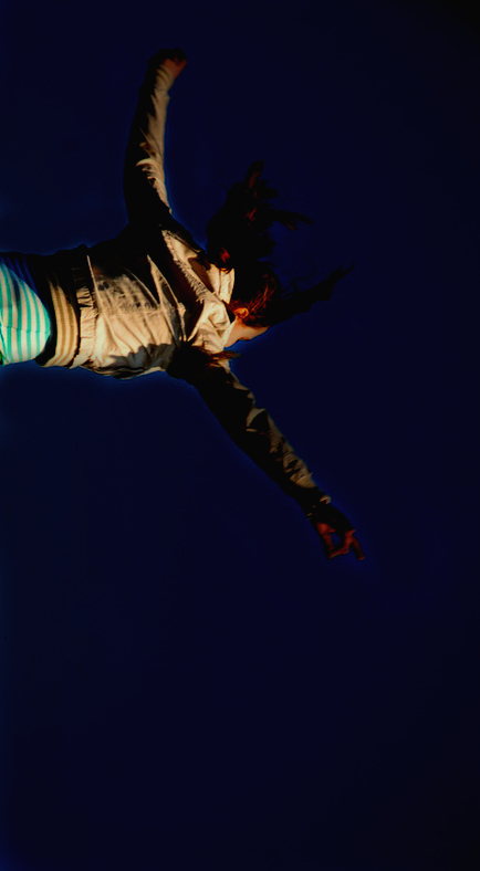 girl-in-flight-12459301